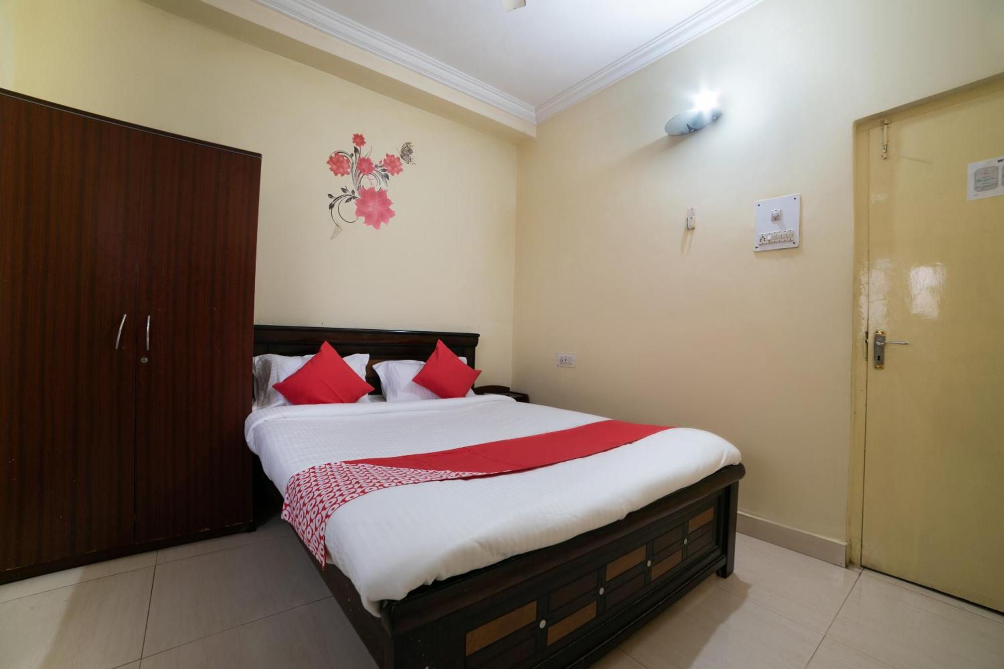 Oyo Th Guest House Hyderabad Exterior photo