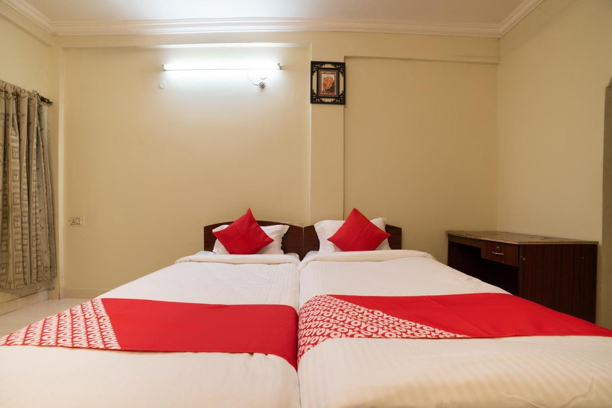 Oyo Th Guest House Hyderabad Exterior photo