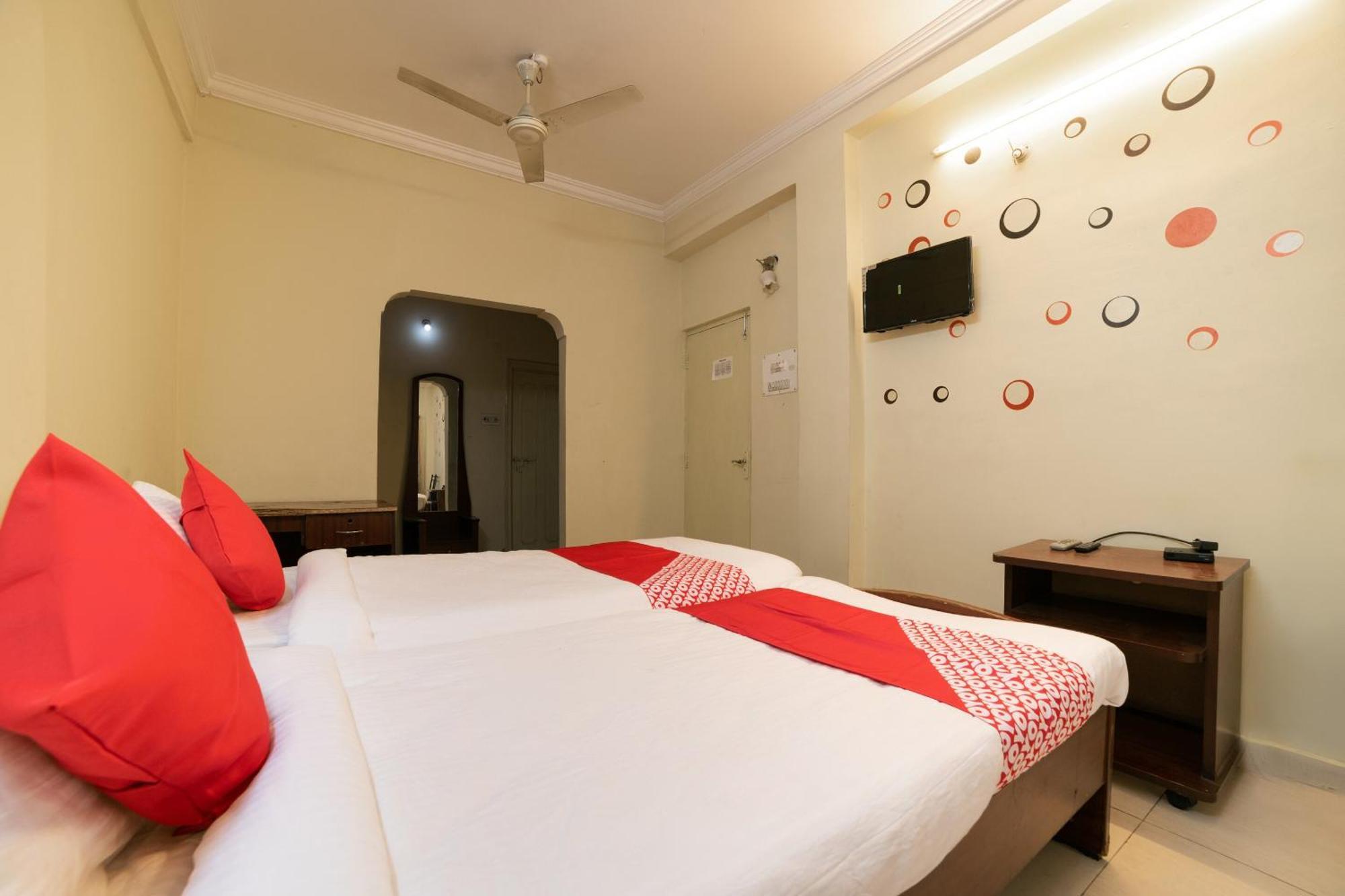 Oyo Th Guest House Hyderabad Exterior photo