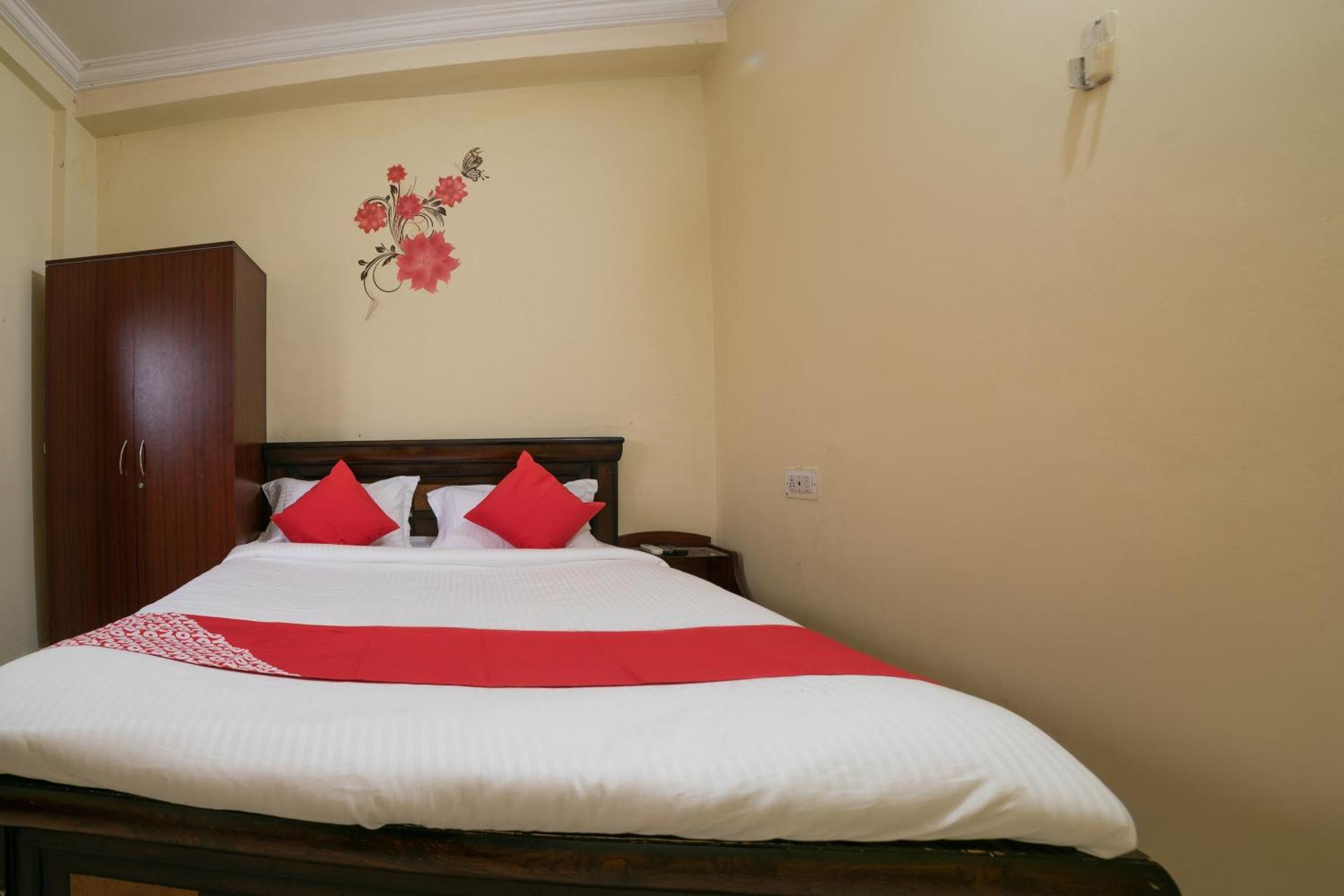 Oyo Th Guest House Hyderabad Exterior photo